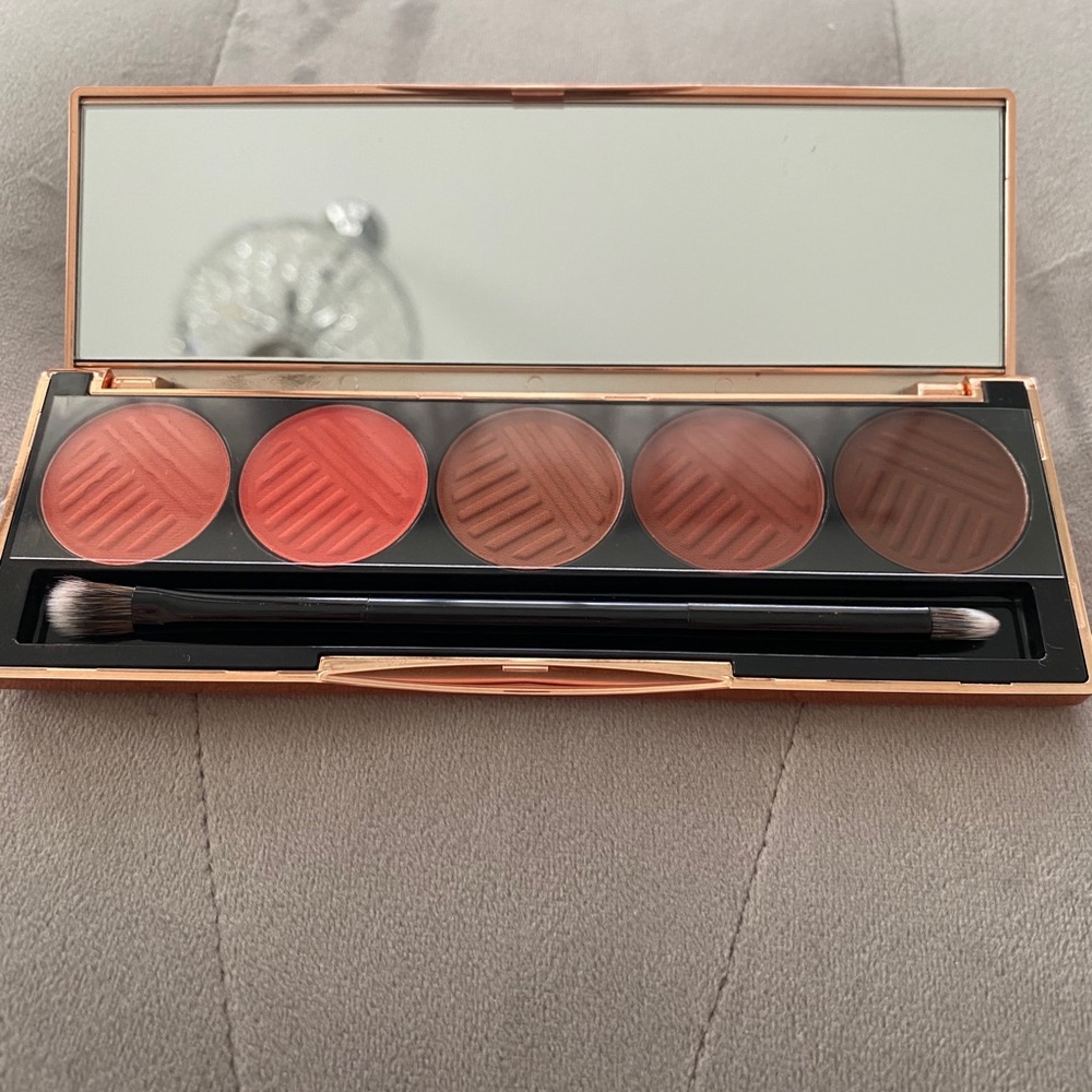 Eye shadow pallet